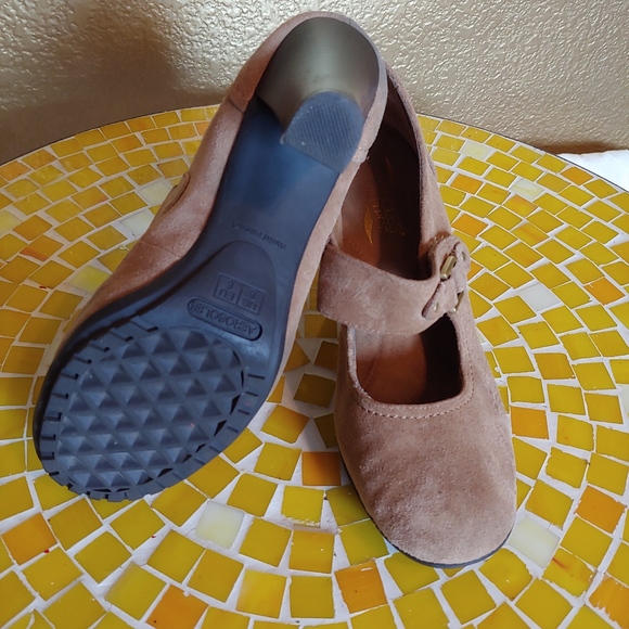Aersoles Heel Rest Mary Jane Suede Pump - Picture 3 of 3